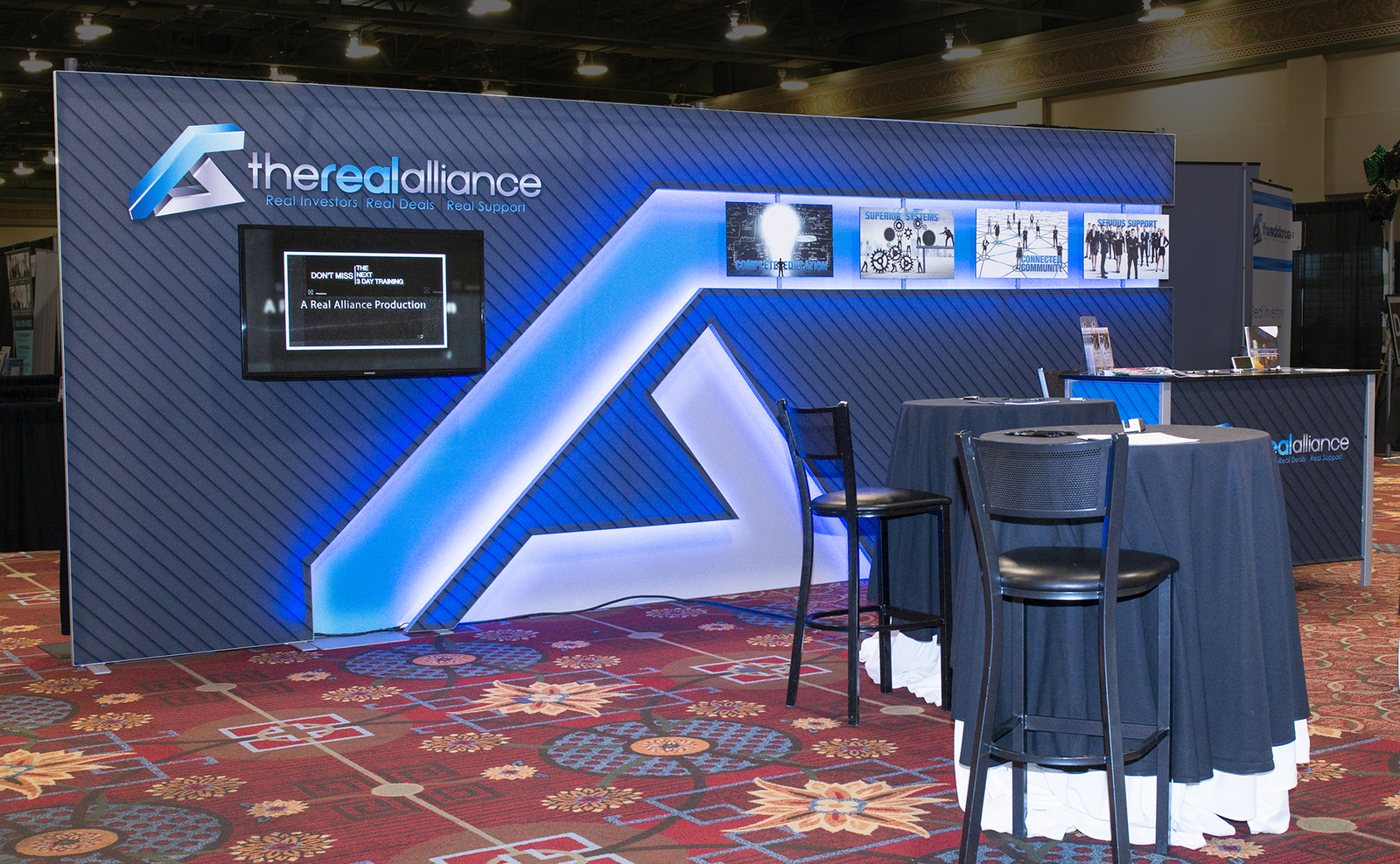 Skyline_Real_Alliance_backwall_exhibit